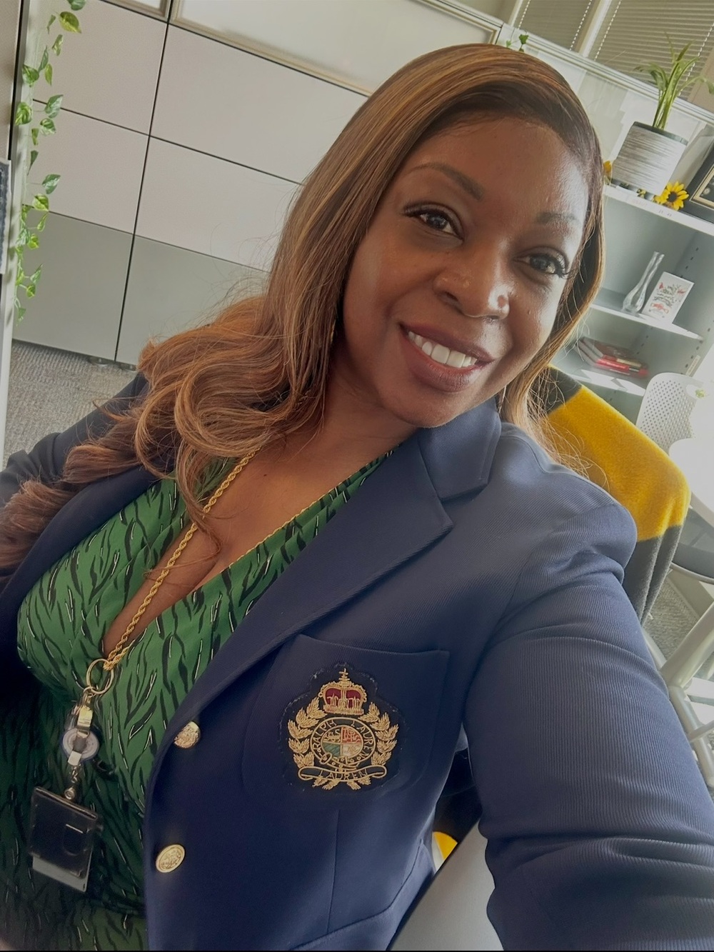 Lauren Ralph Lauren Navy Blazer with Embroidered Gold Crest🖲️ - Picture 3 of 4